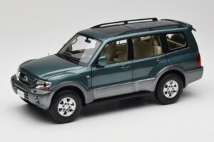 Mitsubishi Pajero V73 Vihreä YC Model 1:18 241218040101010215 Metalli