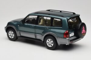 Mitsubishi Pajero V73 Vihreä YC Model 1:18 241218040101010215 Metalli — kuva 7 / 8
