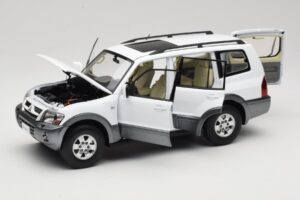 Mitsubishi Pajero V73 Valkoinen YC Model 1:18 241218040103010206 Metalli — kuva 2 / 8