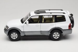 Mitsubishi Pajero V73 Valkoinen YC Model 1:18 241218040103010206 Metalli — kuva 4 / 8