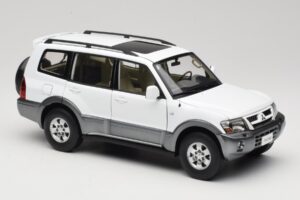 Mitsubishi Pajero V73 Valkoinen YC Model 1:18 241218040103010206 Metalli — kuva 6 / 8