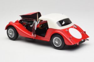 Morgan 4/4 Plus Competition Hardtop Punainen Kyosho 1:18 08114R Metalli — kuva 5 / 8