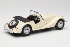 Morgan 4/4 Series II Valkoinen Kyosho 1:18 08111W Metalli — kuva 3 / 8
