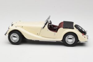 Morgan 4/4 Series II Valkoinen Kyosho 1:18 08111W Metalli — kuva 4 / 8