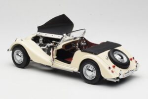 Morgan 4/4 Series II Valkoinen Kyosho 1:18 08111W Metalli — kuva 5 / 8
