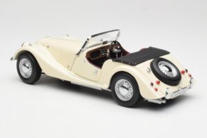 Morgan 4/4 Series II Valkoinen Kyosho 1:18 08111W Metalli — kuva 7 / 8