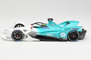 NIO 004 Team NIO #8 T. Dillmann Formula E Season 5 2019 Minichamps 1:18 114180008 Metalli — kuva 3 / 6