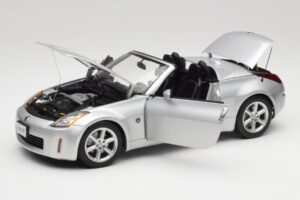 Nissan 350Z Z33 Roadster Diamond Hopea AUTOart 1:18 77371 Metalli — kuva 2 / 8
