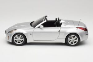 Nissan 350Z Z33 Roadster Diamond Hopea AUTOart 1:18 77371 Metalli — kuva 4 / 8
