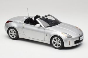 Nissan 350Z Z33 Roadster Diamond Hopea AUTOart 1:18 77371 Metalli — kuva 6 / 8