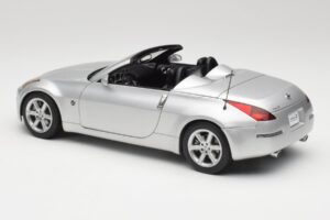 Nissan 350Z Z33 Roadster Diamond Hopea AUTOart 1:18 77371 Metalli — kuva 7 / 8