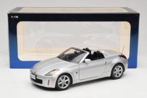 Nissan 350Z Z33 Roadster Diamond Hopea AUTOart 1:18 77371 Metalli — kuva 8 / 8