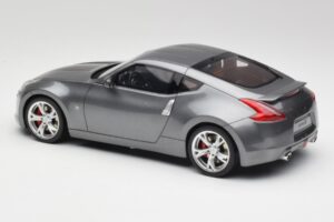 Nissan 370Z Z34 Gun Metallic Otto 1:18 OT465 Hartsi — kuva 5 / 6