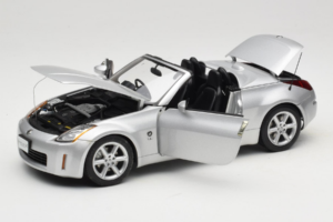 Nissan Fairlady Z Z33 Roadster Diamond Silver AUTOart 1:18 77376 Metalli — kuva 2 / 8