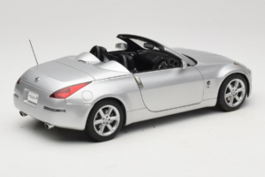Nissan Fairlady Z Z33 Roadster Diamond Silver AUTOart 1:18 77376 Metalli — kuva 3 / 8