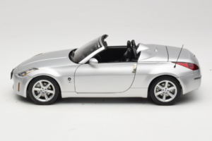 Nissan Fairlady Z Z33 Roadster Diamond Silver AUTOart 1:18 77376 Metalli — kuva 4 / 8