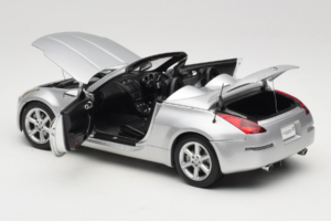 Nissan Fairlady Z Z33 Roadster Diamond Silver AUTOart 1:18 77376 Metalli — kuva 5 / 8