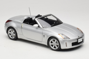 Nissan Fairlady Z Z33 Roadster Diamond Silver AUTOart 1:18 77376 Metalli — kuva 6 / 8