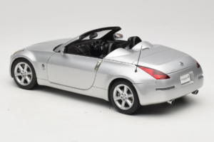 Nissan Fairlady Z Z33 Roadster Diamond Silver AUTOart 1:18 77376 Metalli — kuva 7 / 8