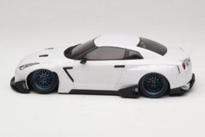 Nissan GT-R R35 Boost Wars 2 Valkoinen Jp Kraemo 1:18 KRAEMO001 Metalli — kuva 4 / 7