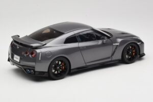 Nissan GT-R R35 Track Edition NISMO Gun Metallic MotorHelix 1:18 M83507 Metalli — kuva 3 / 8