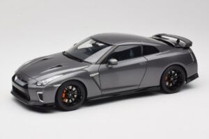 Nissan GT-R R35 Track Edition NISMO Gun Metallic MotorHelix 1:18 M83507 Metalli