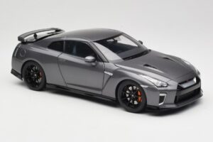 Nissan GT-R R35 Track Edition NISMO Gun Metallic MotorHelix 1:18 M83507 Metalli — kuva 6 / 8