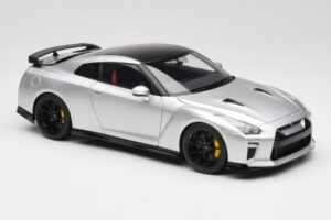 Nissan GT-R R35 Track Edition NISMO T-Spec Ultimate Metal Silver MotorHelix 1:18 M83517 Metalli — kuva 6 / 8