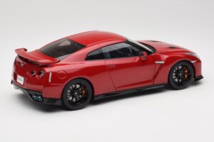 Nissan GT-R R35 Track Edition NISMO Vibrant Red MotorHelix 1:18 M83511 Metalli — kuva 3 / 8