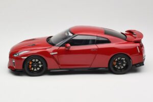 Nissan GT-R R35 Track Edition NISMO Vibrant Red MotorHelix 1:18 M83511 Metalli — kuva 4 / 8