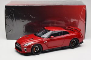 Nissan GT-R R35 Track Edition NISMO Vibrant Red MotorHelix 1:18 M83511 Metalli — kuva 8 / 8