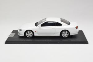 Nissan Silvia S15 Spec-S Valkoinen Cracked Plexi One Model 1:18 REMC034 Metalli