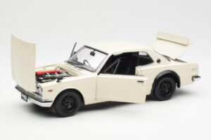 Nissan Skyline 2000 GT-R KPGC110 Valkoinen Kyosho 1:18 08127W Metalli — kuva 2 / 8