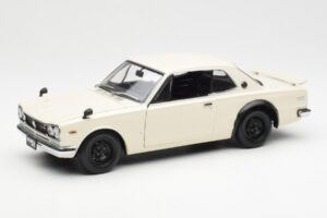 Nissan Skyline 2000 GT-R KPGC110 Valkoinen Kyosho 1:18 08127W Metalli