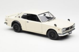 Nissan Skyline 2000 GT-R KPGC110 Valkoinen Kyosho 1:18 08127W Metalli — kuva 6 / 8