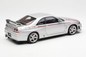 Nissan Skyline GT-R R33 R-Tune Hopea AUTOart 1:18 77326 Metalli — kuva 3 / 8