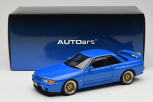 Nissan Skyline GT-R R32 V-Spec II Tuned Sininen AUTOart 1:18 77415 Metalli — kuva 8 / 8