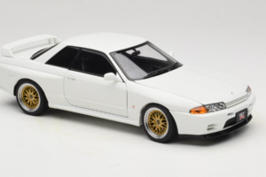 Nissan Skyline GT-R R32 V-Spec II Tuned Crystal White AUTOart 1:18 77416 Metalli — kuva 6 / 8