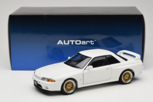 Nissan Skyline GT-R R32 V-Spec II Tuned Crystal White AUTOart 1:18 77416 Metalli — kuva 8 / 8