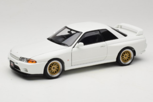 Nissan Skyline GT-R R32 V-Spec II Tuned Crystal White AUTOart 1:18 77416 Metalli