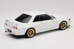 Nissan Skyline GT-R R32 V-Spec II Tuned Crystal White AUTOart 1:18 77416 Metalli — kuva 3 / 8