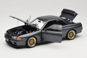 Nissan Skyline GT-R R32 V-Spec II Tuned Gun Grey Metallic AUTOart 1:18 77417 Metalli — kuva 2 / 8