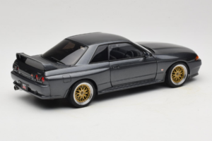 Nissan Skyline GT-R R32 V-Spec II Tuned Gun Grey Metallic AUTOart 1:18 77417 Metalli — kuva 3 / 8