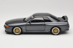 Nissan Skyline GT-R R32 V-Spec II Tuned Gun Grey Metallic AUTOart 1:18 77417 Metalli — kuva 4 / 8