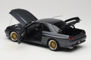 Nissan Skyline GT-R R32 V-Spec II Tuned Gun Grey Metallic AUTOart 1:18 77417 Metalli — kuva 5 / 8