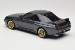 Nissan Skyline GT-R R32 V-Spec II Tuned Gun Grey Metallic AUTOart 1:18 77417 Metalli — kuva 7 / 8