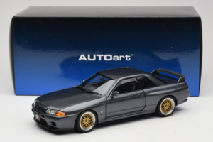 Nissan Skyline GT-R R32 V-Spec II Tuned Gun Grey Metallic AUTOart 1:18 77417 Metalli — kuva 8 / 8