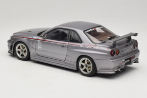 Nissan Skyline GT-R R34 Nismo S-Tune Hopea AUTOart 1:18 77358 Metalli — kuva 7 / 8