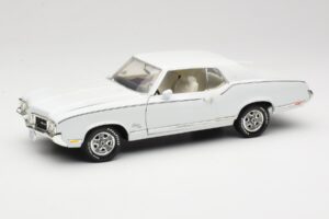 Oldsmobile Cutlass SX Valkoinen ERTL 1:18 33775 Metalli
