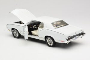 Oldsmobile Cutlass SX Valkoinen ERTL 1:18 33775 Metalli — kuva 5 / 8